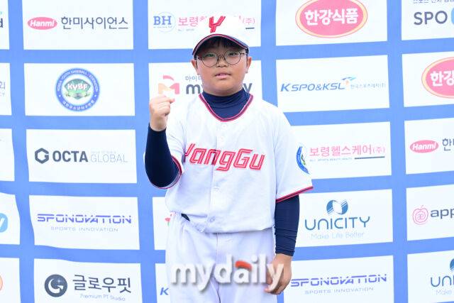 20일 강원도 횡성군 횡성베이스볼파크에서 열린 '2026 제3회 마이데일리배 전국유소년야구대회' 꿈나무(현무)리그 (U-11) 태백시와 양구군 경기.대한유소년야구연맹(회장 이상근) 양구군 유소년야구단 김예준이 인터뷰를 했다./횡성=한혁승 기자