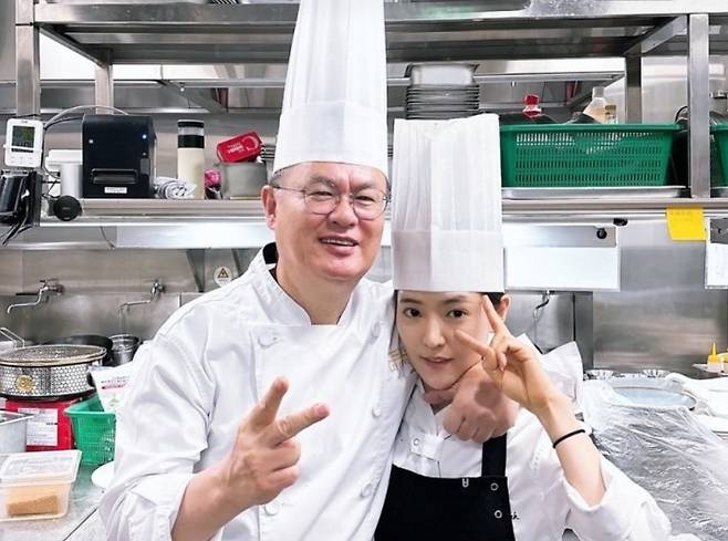 여경래 셰프와 박은영 셰프. [제이에스씨엔아이 제공]