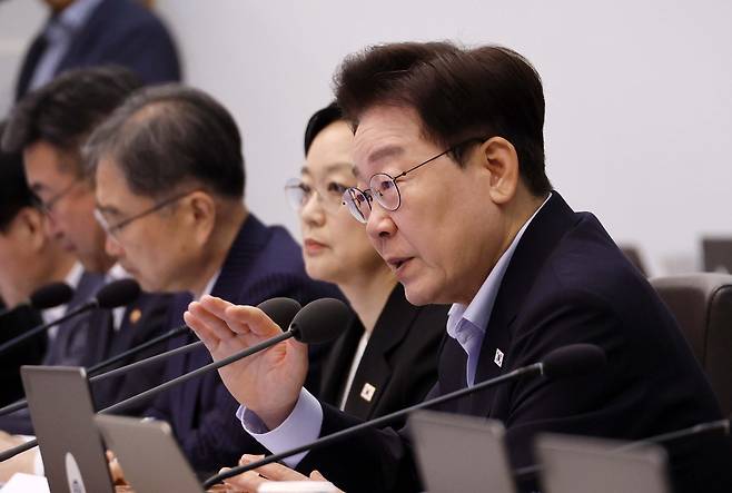 이재명 대통령이 21일 청와대에서 열린 제31회 국무회의에서 발언하고 있다. 청와대사진기자단