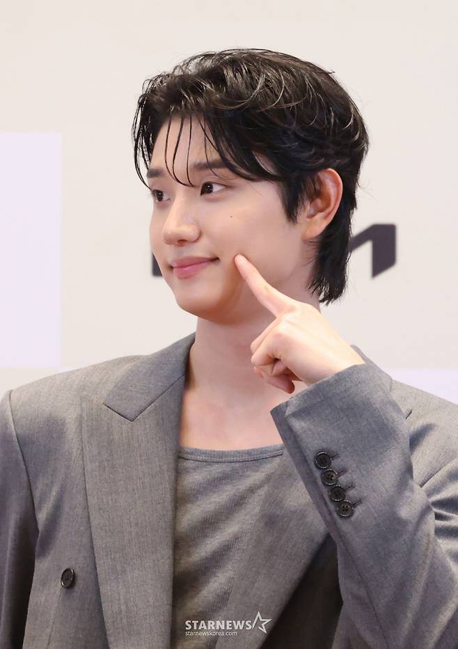 2026 MTN 방송광고 페스티벌이 21일 오후 서울 마포구 상암동 중소기업DMC타워 컨벤션홀에서 열렸다.  배우 김재원이 레드카펫에서 포즈를 취하고 있다.  배우 이민정이 CF스타상 최우수상, 가수 박지현이 CF스타상 우수상, 배우 김재원과 비트펠라하우스 & 베이비돈크라이 등이 CF스타상 신인상을 수상했다.  이날 행사는 유튜브 채널 '애드립TV'를 통해 실시간 생중계된다. /사진=김진경 kim.jinkyung@
