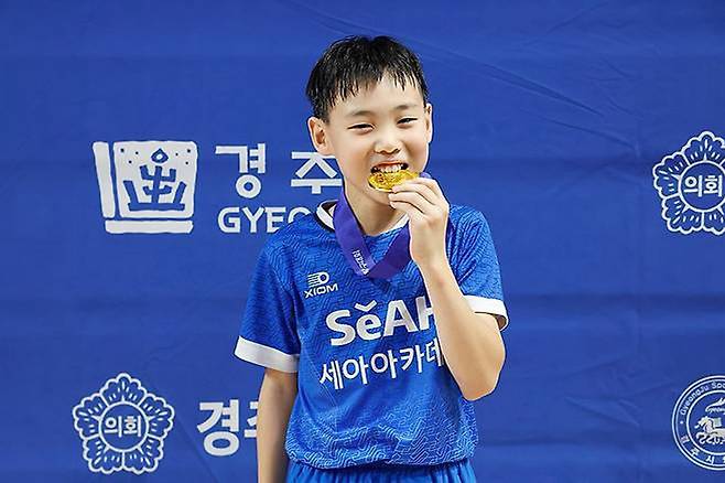 탁구 신동의 탄생! 제42회 대통령기 전국탁구대회 남자 초등부 단식에서 우승한 강시혁. 사진=대한탁구협회 ⓒ제주의소리
