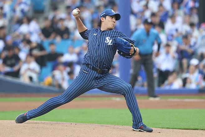 삼성 원태인이 19일 대구삼성라이온즈파크에서 열린 2026 KBO리그 정규시즌 롯데전에 선발 등판해 역투하고 있다. 사진 | 삼성 라이온즈