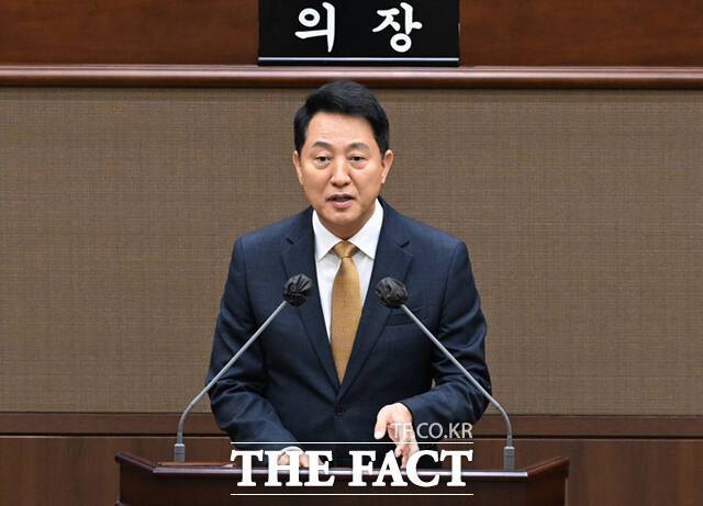 여론조사 비용을 후원자에게 대납하게 한 혐의로 기소된 오세훈 서울시장에 대한 1심 판단이 22일 나온다. /이새롬 기자