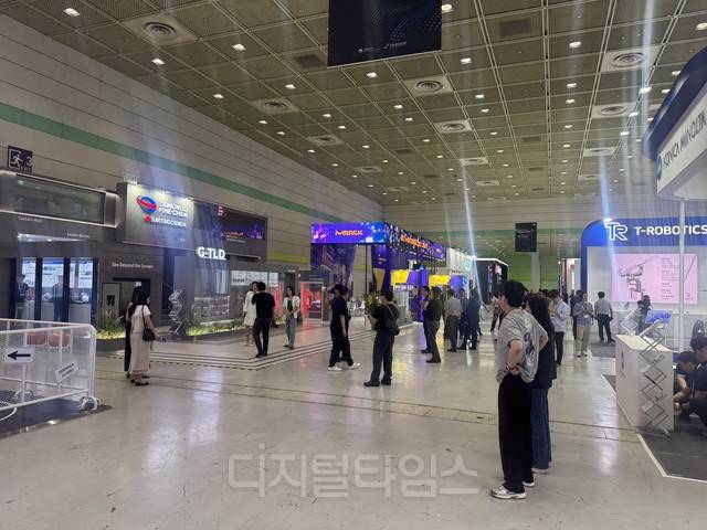 서울 코엑스에서 22일 열린 K-디스플레이 2026 전시장 전경.