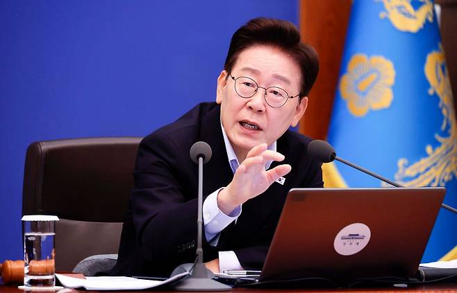 이재명 대통령이 21일 청와대에서 열린 제31회 국무회의에서 발언하고 있다. 사진 청와대사진기자단