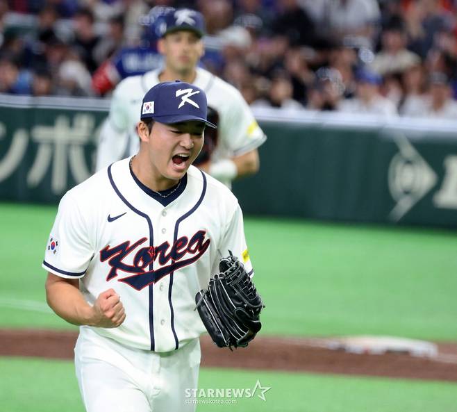 한국 우완투수 고우석 8일 도쿄돔에서 열린 2026 WBC 도쿄POOL 대한민국과 대만 경기 8회초 무실점 피칭을 펼친후 환호하고 있다.  026.03.08. /사진=강영조 cameratalks@