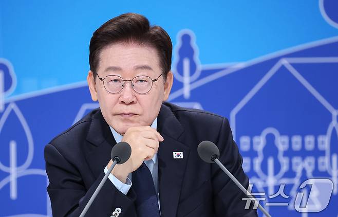 이재명 대통령이 23일 서울 여의도 KBS 별관에서 열린 부동산정책 국민 대토론회에서 참석자의 발언을 듣고 있다. 2026.7.23 ⓒ 뉴스1 허경 기자
