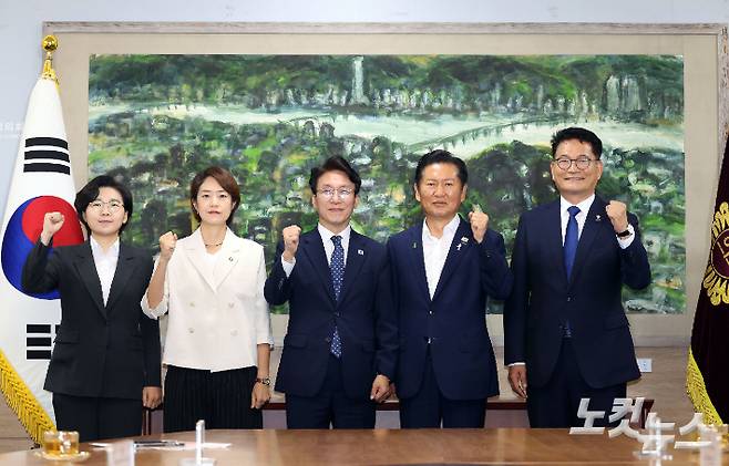 황진환 기자