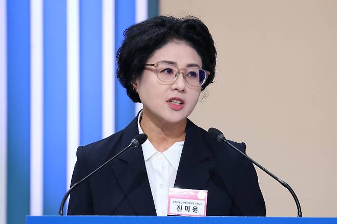 진미윤 명지대 교수가 23일 서울 여의도 KBS 별관에서 열린 이재명 대통령 주재 부동산정책 국민 대토론회에서 공급 관련 발제를 하고 있다. 연합뉴스