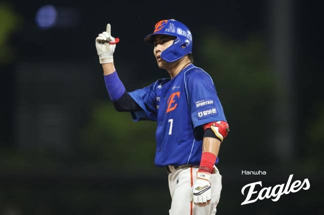 한화 이글스 심우준이 22일 광주-기아 챔피언스필드에서 열리는 KIA 타이거즈와 2026 신한 SOL KBO리그 방문경기에 1번 타자 유격수로 선발 출전해 적시타를 날린 뒤 세리머니를 하고 있다. /사진=한화 이글스 제공
