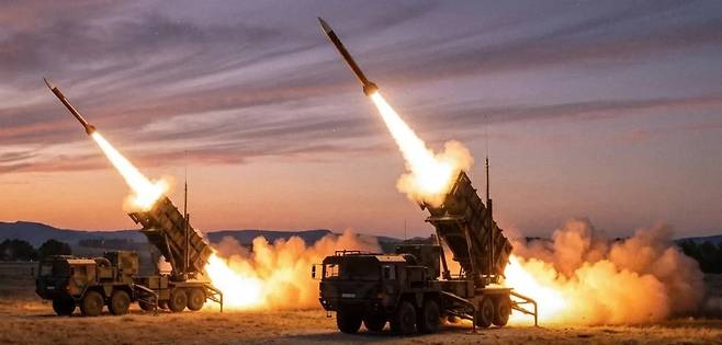 우크라이나군이 미국산 패트리엇-3(PAC-3) 요격미사일을 발사하고 있다. 우크라이나 국방부