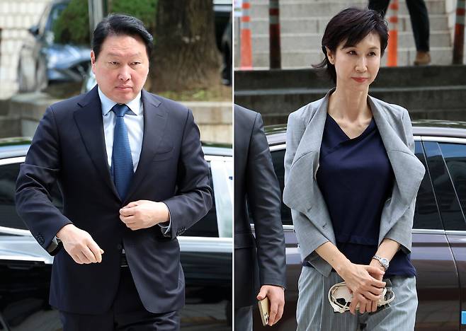 SK그룹 최태원 회장(왼쪽)과 아트센터 나비 노소영 관장이 지난 6월 26일 서울 서초구 서울고등법원에서 진행된 재산분할 파기환송심 2차 변론기일에 출석하고 있다. [사진=뉴시스]