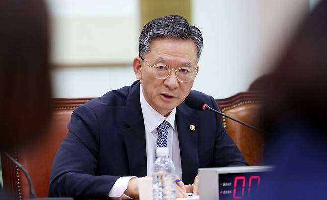 정성호 법무부 장관이 지난 22일 서울 여의도 국회에서 열린 제437회 국회(임시회) 법제사법위원회 제3차 전체회의에서 의원 질의에 답변하고 있다. /사진=뉴시스