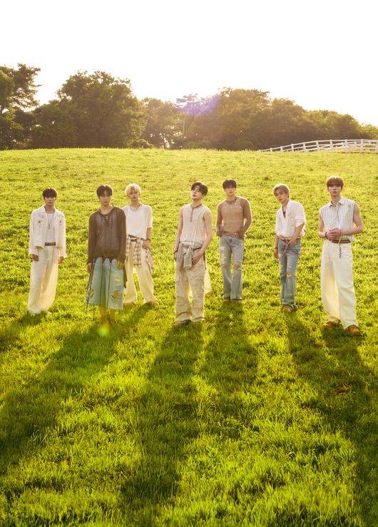 The group WHIB unveiled concept photos for the DAYLIGHT version of their second mini-album, CHERRY PIE, showcasing a refreshing summer vibe. Set against a backdrop of green meadows, these photos capture the members natural charm, evoking the atmosphere of a coming-of-age film.The album features a total of five tracks, including the title track Cherry Pie, as well as Pages Of Us, MoTTo, Cant Stop=Not Found, and Make It. Notably, for track 4, CANT STOP=NOT FOUND, members Ha Seung and Kim Jun-min personally participated in both the lyrics and composition, showcasing their musical talents.