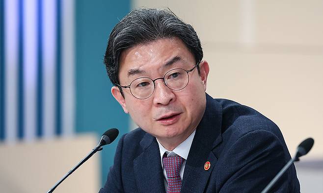 이억원 금융위원장이 23일 서울 여의도 KBS 별관에서 열린 부동산정책 국민 대토론회에서 발언하고 있다. 뉴스1