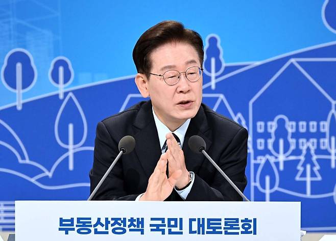 이재명 대통령이 23일 서울 여의도 KBS에서 열린 부동산정책 국민 대토론회에서 발언을 하고 있다. 사진 청와대사진기자단