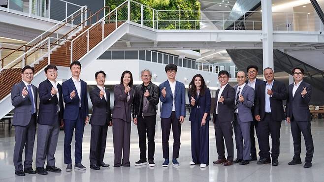 ▲ 이해진 의장 등 네이버 경영진과 젠슨 황 엔비디아 CEO 회동 [연합뉴스]