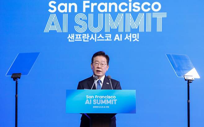 President Lee Jae Myung delivers the San Francisco AI Declaration at the San Francisco AI Summit held at The Midway in San Francisco on Friday. (Yonhap)