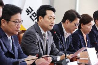장동혁 국민의힘 대표가 7월 13일 서울 여의도 국회에서 열린 최고위원 회의에서 발언하고 있다. 뉴스1