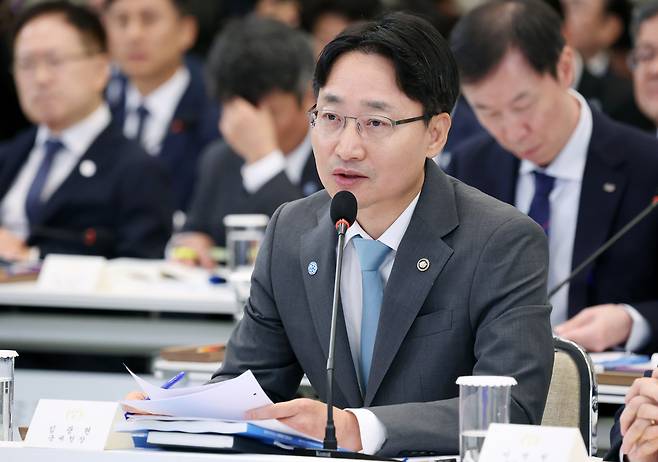 임광현 국세청장이 지난 15일 청와대 영빈관에서 열린 이재명 대통령 주재 부처 업무보고에서 보고하고 있다. 연합뉴스