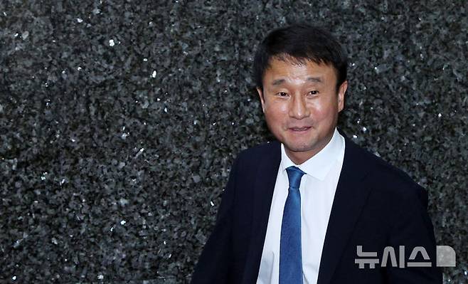 [서울=뉴시스] 고범준 기자 = 한병도 더불어민주당 대표 직무대행 겸 원내대표가 지난 24일 서울 여의도 국회에서 열린 비공개 의원총회에 참석하고 있다. 2026.07.24. bjko@newsis.com