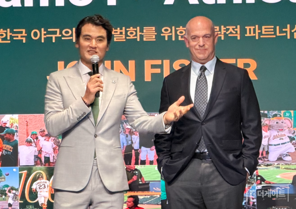박찬호와 존 피셔(사진=더게이트 배지헌 기자)