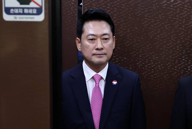 장동혁 국민의힘 대표가 27일 경기 과천시 중앙선거관리위원회에서 열린 6.3 지방선거 선거 소청 첫 심의에 출석하고 있다. 뉴스1