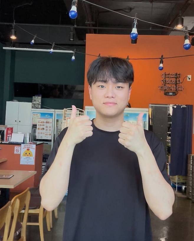 영남이공대 i-경영회계계열 졸업생 박진영(26)씨가 취업과 창업에 성공한 사례로 눈길을 끌고 있다. 영남이공대 제공