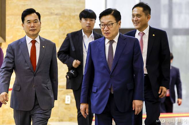[서울=뉴시스] 정병혁 기자 = 정점식 국민의힘 원내대표가 23일 서울 여의도 국회에서 열린 의원총회에 참석하고 있다. 2026.07.23. jhope@newsis.com /사진=정병혁