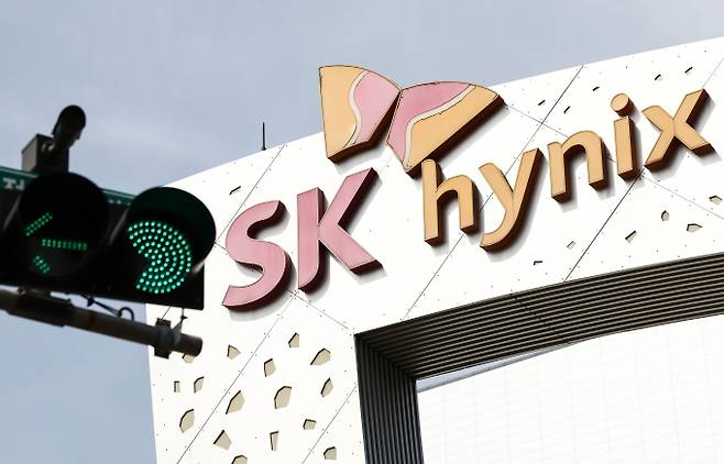 7월 마지막주에는 삼성전자·SK하이닉스 등 국내 상장기업의 2분기 실적 발표가 쏟아진다. 사진은 경기 이천 SK하이닉스 본사. /사진=뉴스1