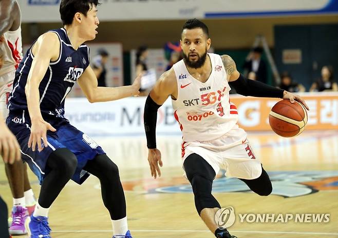 현역 시절 드리블하는 전태풍 2019-2020 현대모비스 KBL 전주 KCC와 서울 SK의 경기에서 드리블하는 전태풍 선수. [연합뉴스 자료사진]