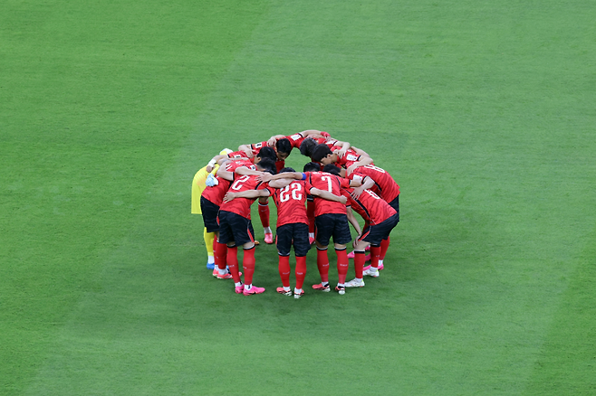 승리 결의 다지는 한국 축구 대표팀. 연합뉴스