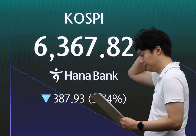 28일 오전 서울 중구 하나은행 딜링룸에 지수가 표시돼 있다.(뉴시스)