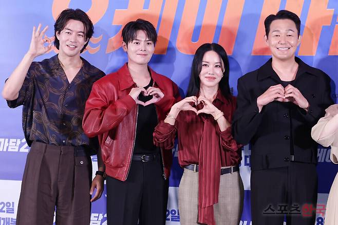 영화 '오케이 마담2' 언론 시사회에 참석한 이상윤, 려운, 엄정화, 박성웅, 박진주.&nbsp; 2026.7.27 ⓒ이혜영 기자 lhy@hankooki.com