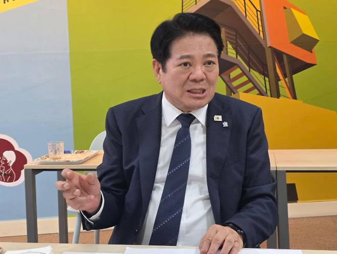 머니투데이와 인터뷰 하고 있는 최대호 안양시장./사진=이민호기자