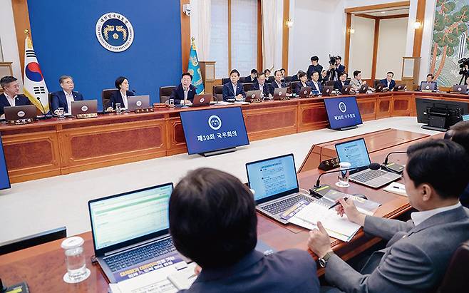서울의 초고가 아파트 기준을 두고 논란이 적지 않다.[사진｜연합뉴스]