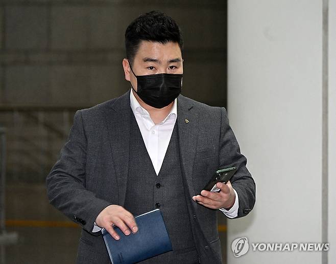 공판 출석하는 김현태 전 707특임단장 (서울=연합뉴스) 김성민 기자 = 김현태 전 육군 특수전사령부 707특수임무단장이 14일 서울 서초구 서울중앙지방법원에서 열린 내란중요임무종사 혐의 관련 공판에 출석하고 있다. 2026.4.14 [공동취재] ksm7976@yna.co.kr