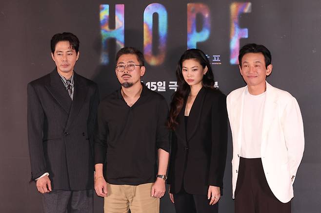 조인성(왼쪽부터), 나홍진 감독, 정호연, 황정민. 2026.7.6 연합뉴스