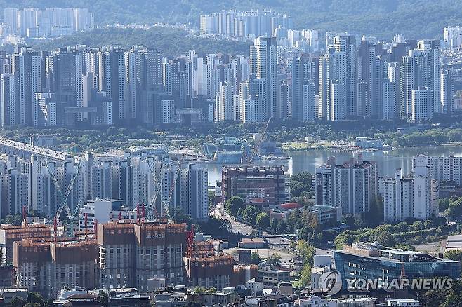서울 한강변 아파트 단지 모습 [연합뉴스 자료사진]