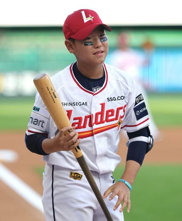 KBO는 29일 인천 SSG 랜더스필드에 리틀야구 대표팀 선수단을 초청해 대대적인 축하 행사를 열었다(사진=KBO)
