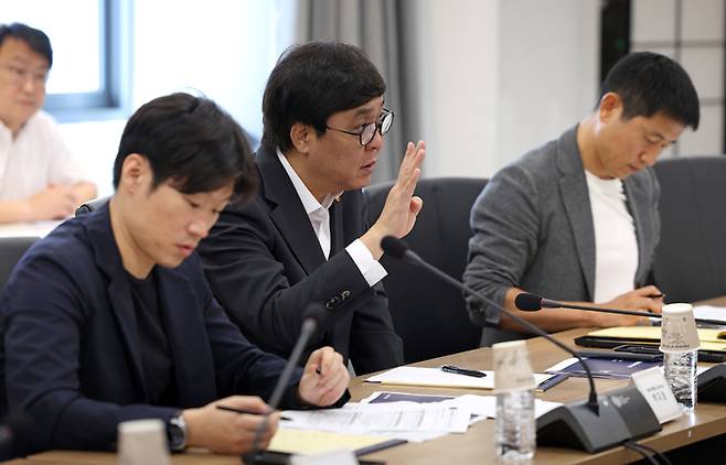 최휘영 문화체육관광부 장관이 27일 서울 종로구 국립현대미술관 서울관에서 열린 K-축구 혁신위원회 4차 회의에서 발언하고 있다. 사진 | 문화체육관광부