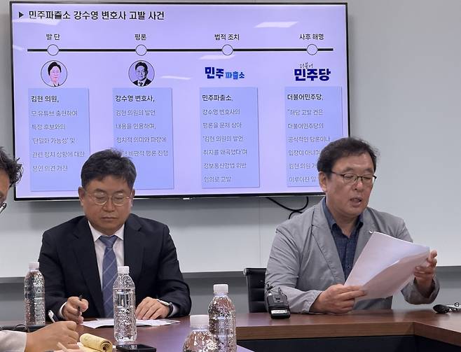 YTN 이사회는 30일 서울 마포구 상암동 YTN 사옥에서 기자회견을 열었다. 정재훈 YTN 대표이사 직무대행(왼쪽)과 오창익 YTN 사외이사가 발언하고 있다. /한국기자협회