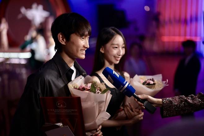 제15회 모스크바 국제 발레 콩쿠르 우승자 이강원(왼쪽)과 김민진. ©Moscow Ballet Competition