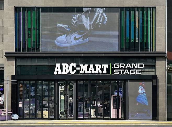 [서울=뉴시스] ABC마트 그랜드 스테이지 플래그십 성수. (사진=ABC마트 제공)  *재판매 및 DB 금지