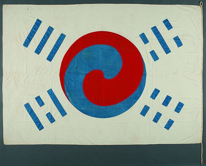 우리나라에서 가장 크고 오래된 태극기, 데니 태극기. 국립중앙박물관