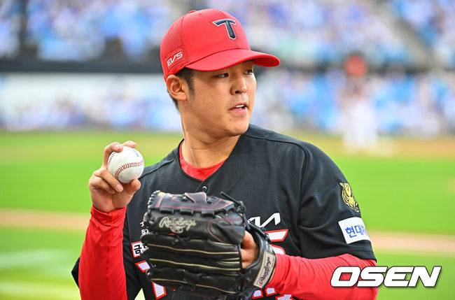 [OSEN=대구, 이석우 기자] 29일 대구삼성라이온즈파크에서 2026 신한 SOL KBO 리그 삼성 라이온즈와 KIA 타이거즈의 경기가 열렸다. 홈팀 삼성은 양창섭이, 방문팀 KIA는 시라카와가 선발 출전했다. KIA 타이거즈 선발 투수 시라카와가 역투하고 있다. 2026.07.29 / foto0307@osen.co.kr