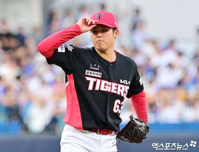 29일 오후 대구삼성라이온즈파크에서 열린 '2026 신한 SOL Bank KBO리그' KIA 타이거즈와 삼성 라이온즈의 경기, 1회말 KIA 선발투수 시라카와가 공을 힘차게 던지고 있다. 대구, 김한준 기자