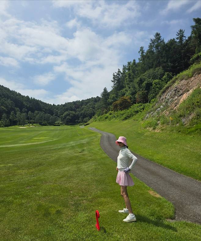 Actress Ko So-young is garnering attention after revealing her recent whereabouts on social media, where she was seen wearing pink golf wear. At the golf course, Ko So-young showcased her lovely charm with a styling that matched a short pink skirt with a hat.In the released photos, Ko So-young captivated viewers by revealing a toned physique that makes it hard to believe she is 53 years old. Netizens who saw this reacted positively to her fashion sense and self-care skills.Meanwhile, Ko So-young, born in 1972, married actor Jang Dong-gun in 2010 and has one son and one daughter.