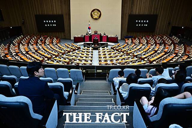필리버스터 이어가는 김태규 국민의힘 의원.