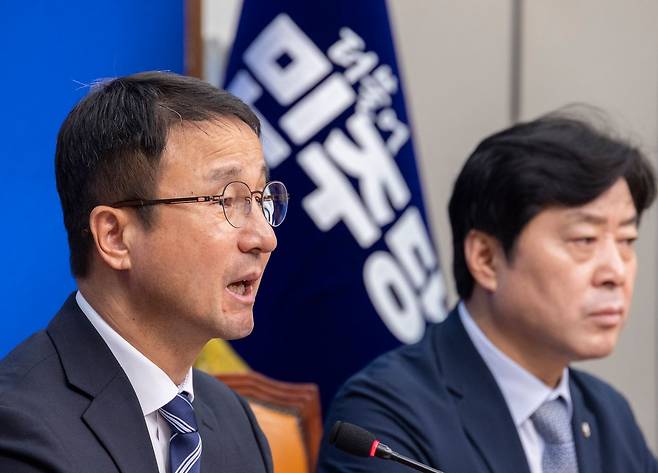 한병도 더불어민주당 대표 직무대행 겸 원내대표가 31일 국회에서 열린 최고위원회의에서 발언하고 있다 .연합뉴스